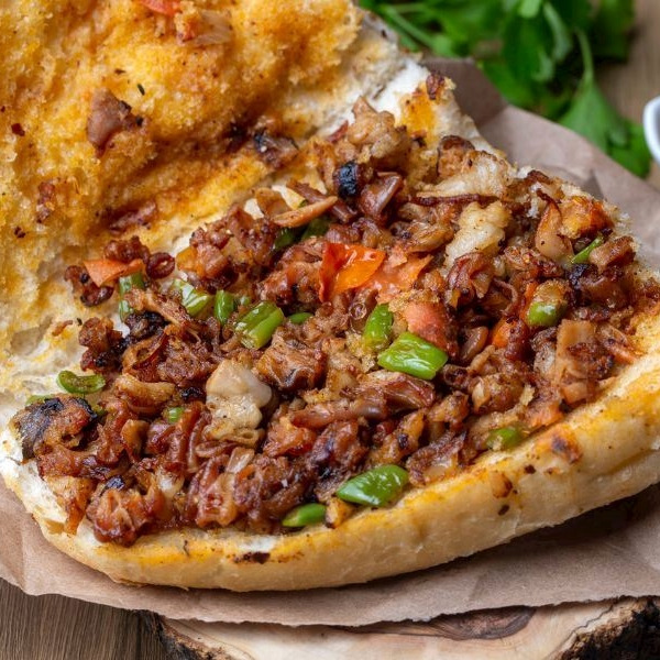 Üç Çeyrek Ekmek Kuzu Kokoreç