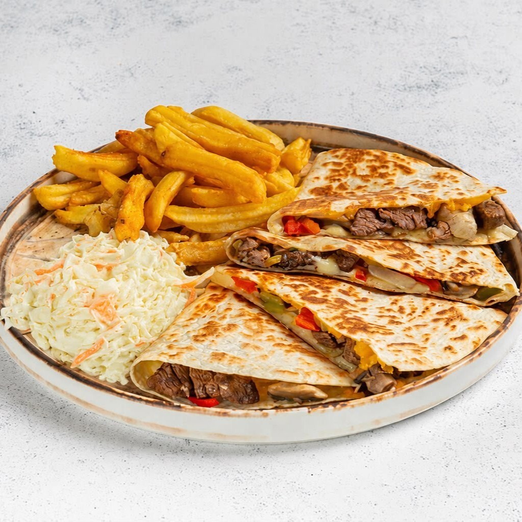 Etli Quesadilla (1025,652 KCal)