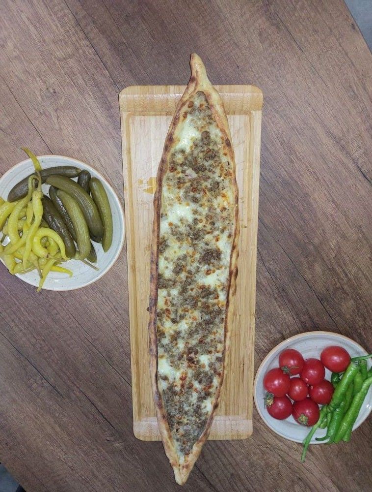 Bafra Usulü Kıymalı Kaşarlı Pide Menü
