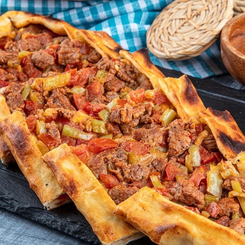 Kuşbaşılı Pide + 330 Ml. Coca Cola