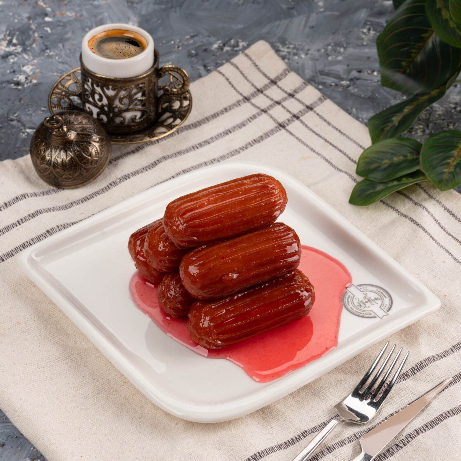 Çilekli Tulumba (1000 Gr)