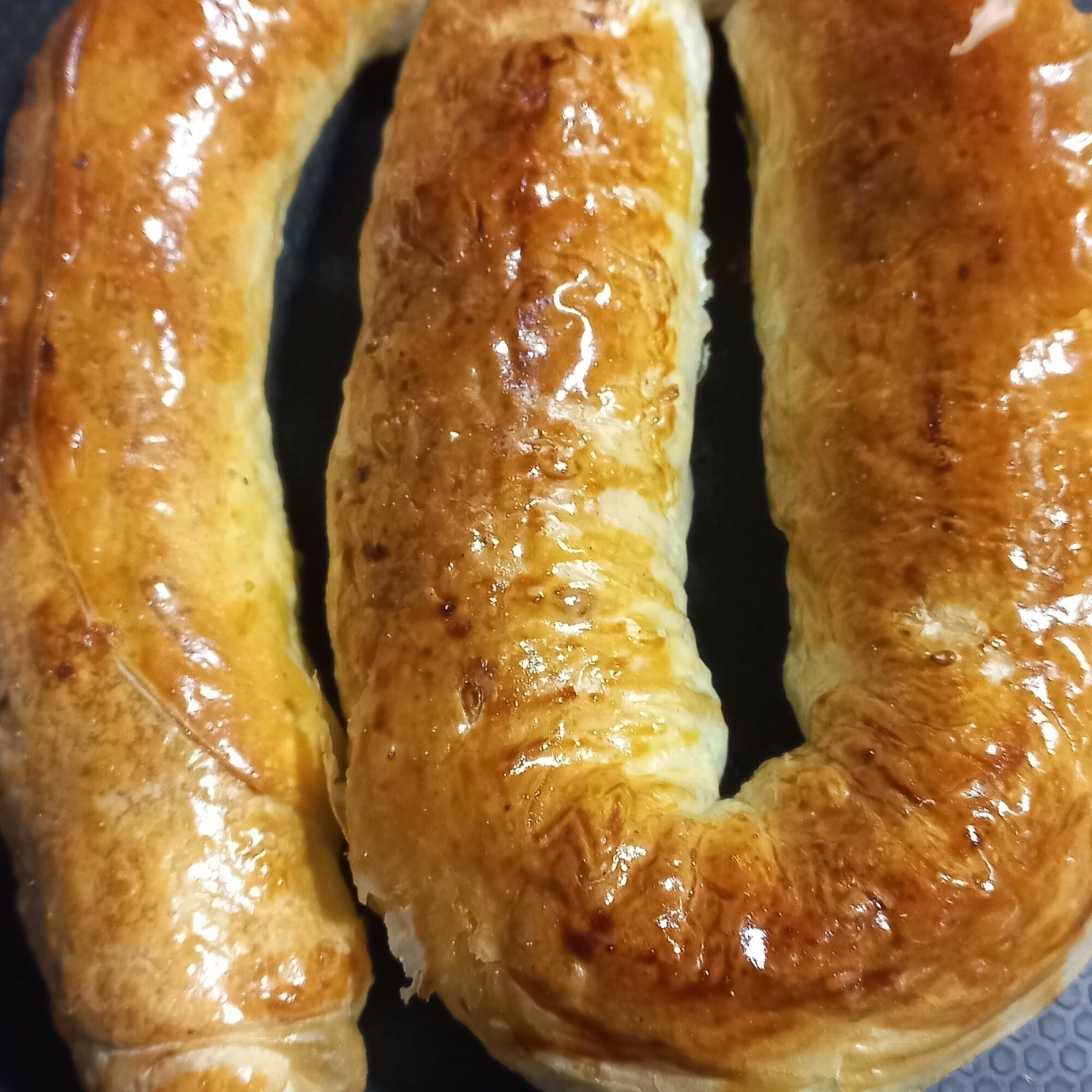 Sucuklu Kaşarlı Çatal Börek