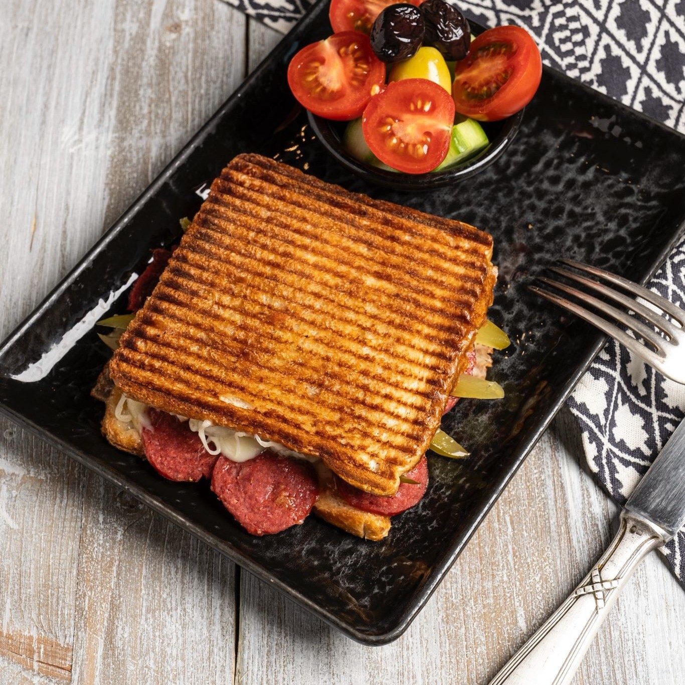 Sucuklu Kaşarlı Kare Tost