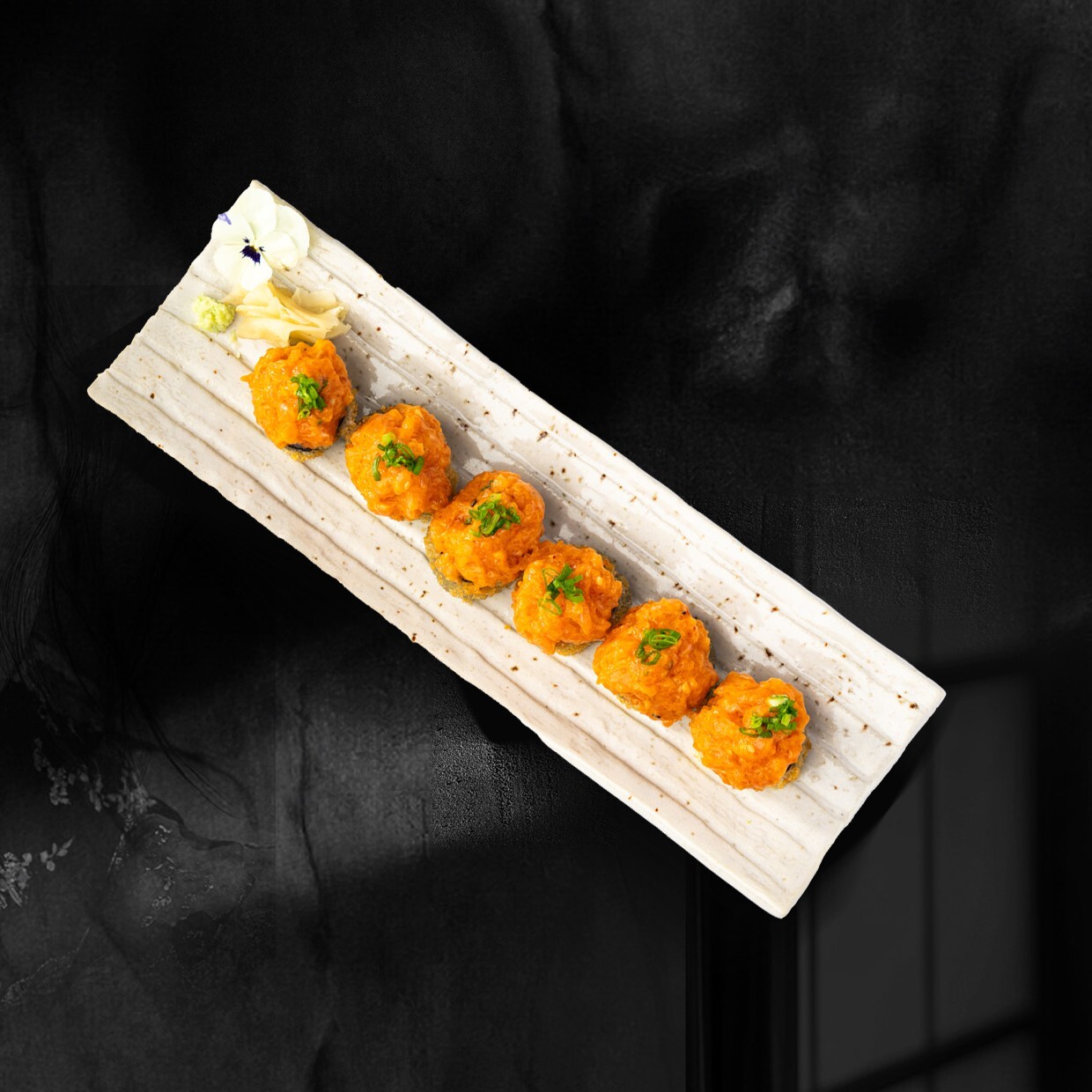Spicy Salmon Tempura Maki 6 parça