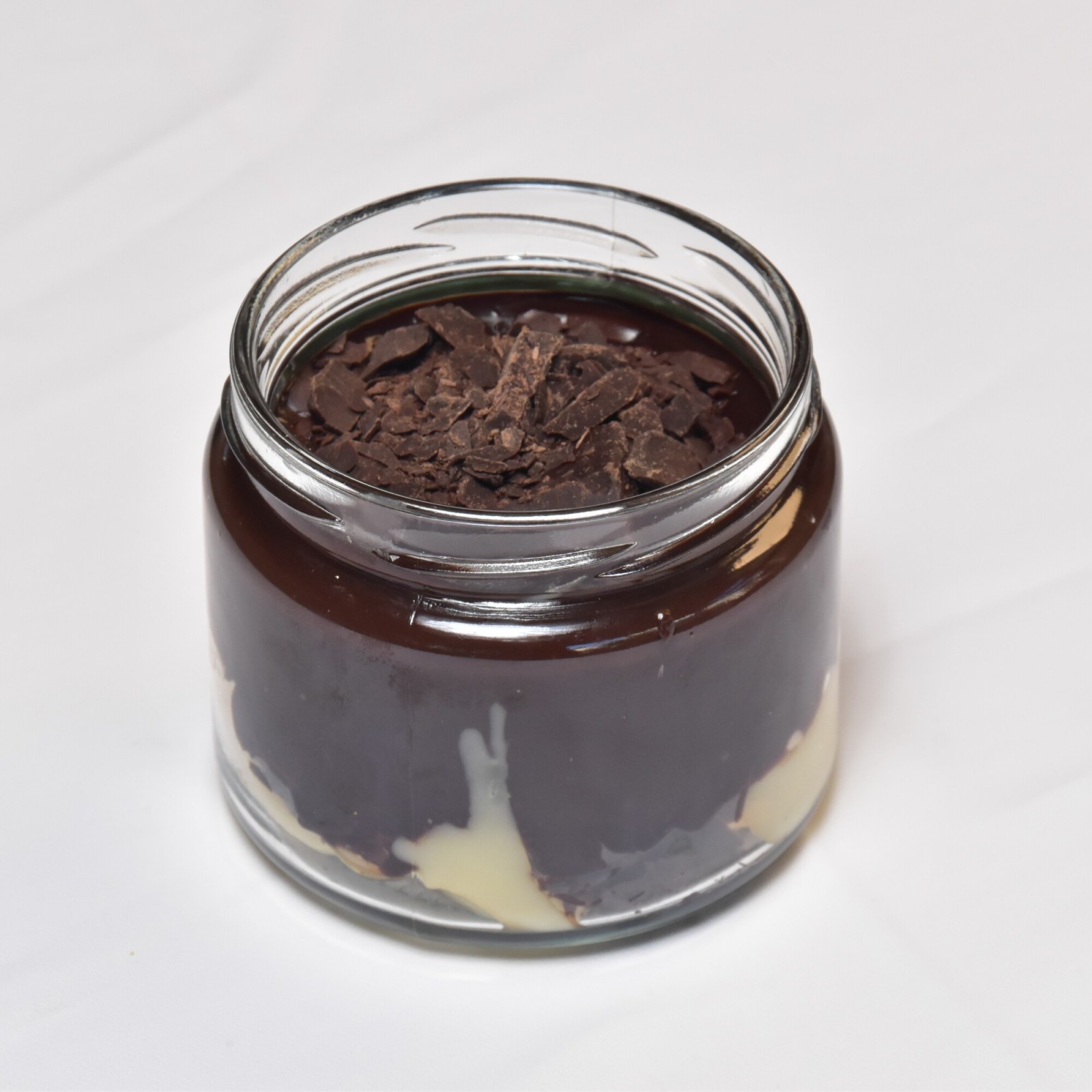 Çikolata Parçacıklı Profiterol