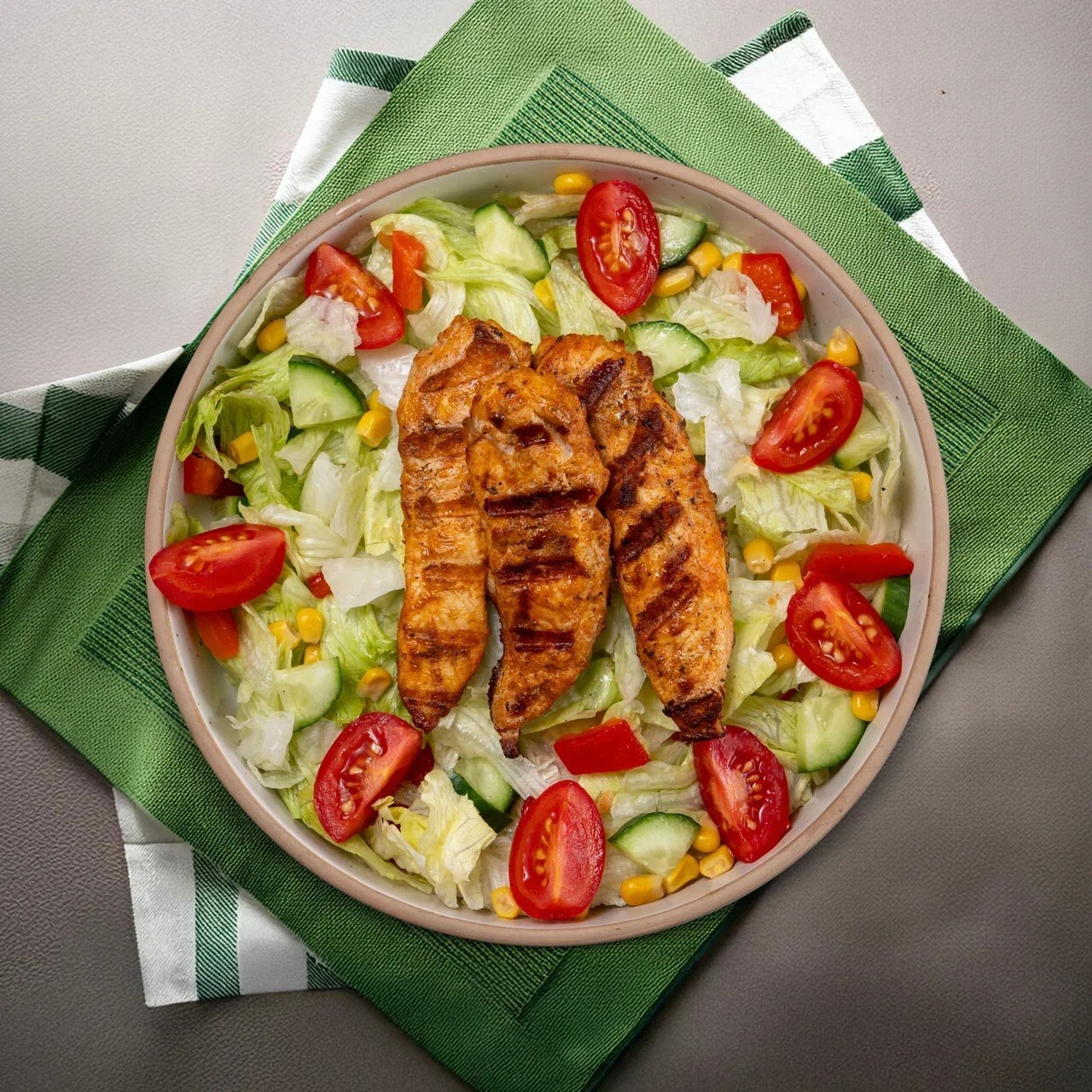 Izgara Tavuk Salata