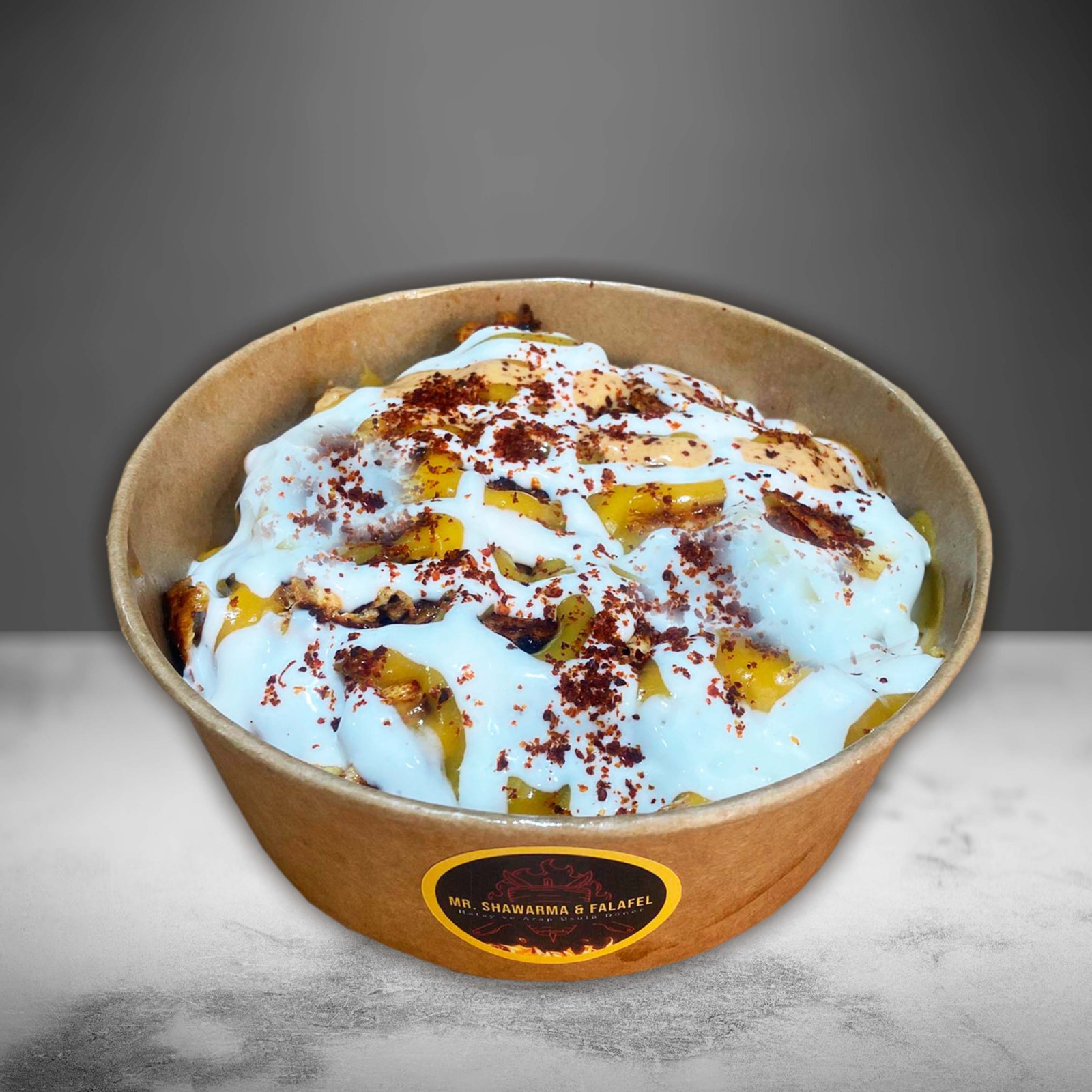 Patates Kızartması İle Shawarma Sarımsak sos ve peynirli sos Tabak
