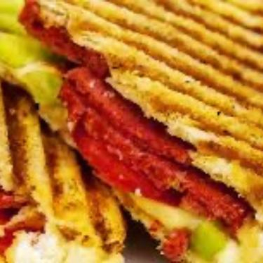 Üç Katlı Tost Sucuklu