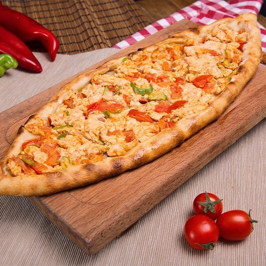 Tavuk Kuşbaşılı Kaşarlı Pide
