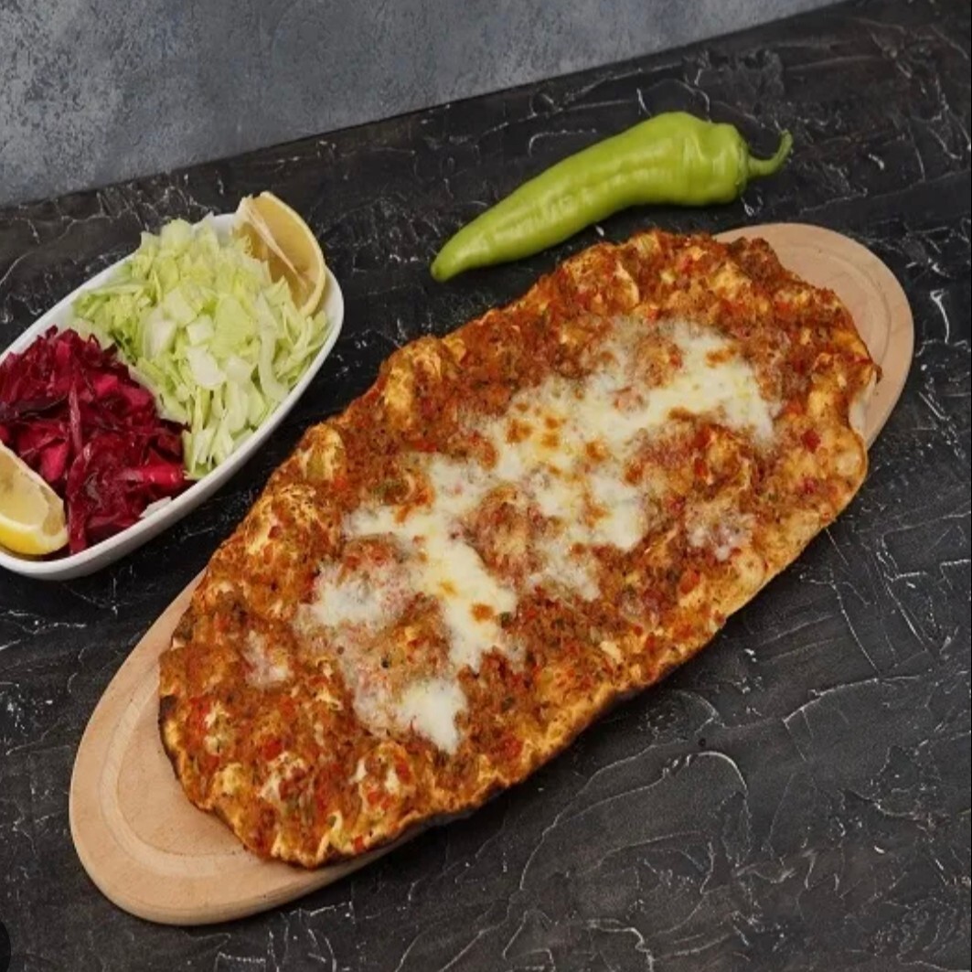 Kaşarlı Lahmacun
