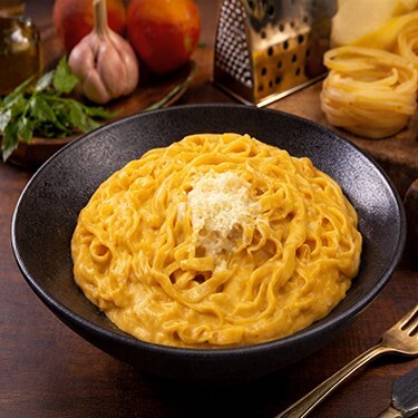 Üç Peynirli Soslu (Günlük Taze Makarna Fettuccine)