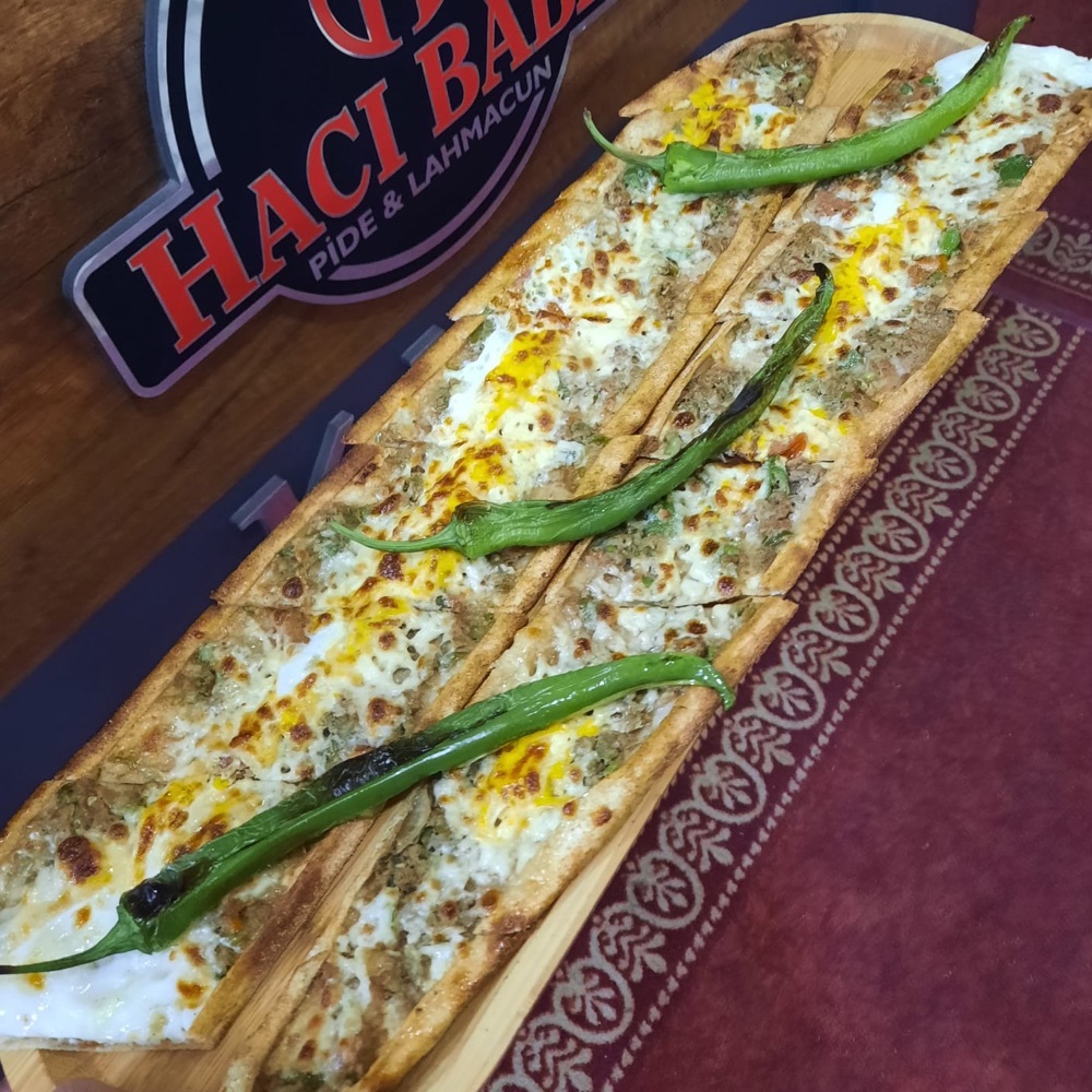 Kıymalı Kaşarlı Çıtır Pide