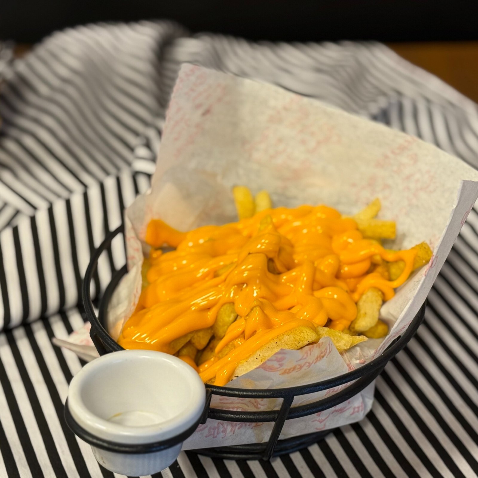 Philadelphia Cheddar Soslu Patates Kızartması