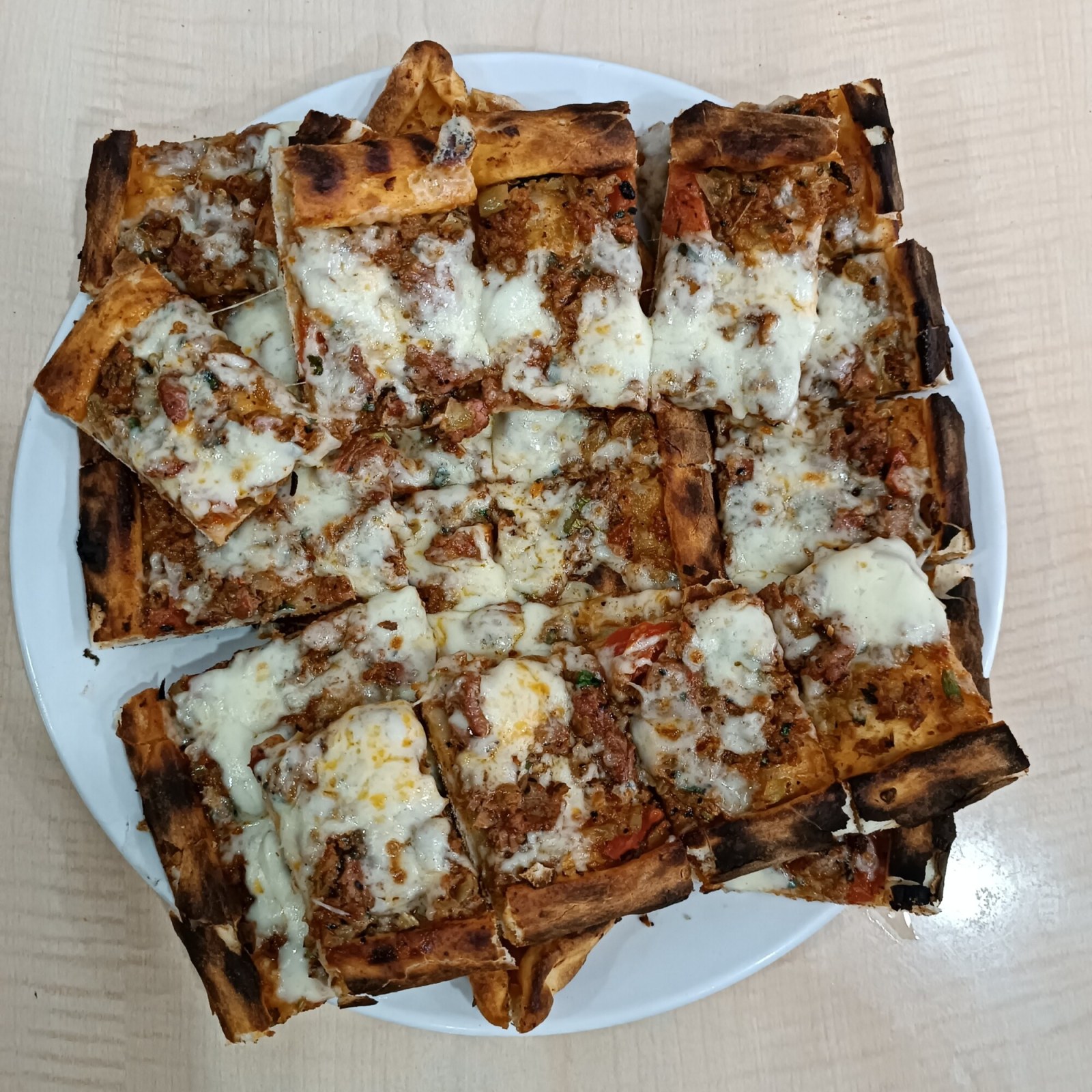 Kıymalı Kaşarlı Pide