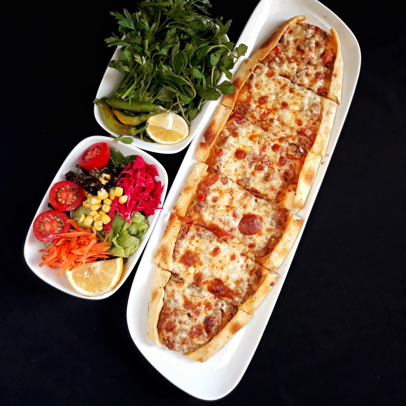 Kıymalı Kaşarlı Pide