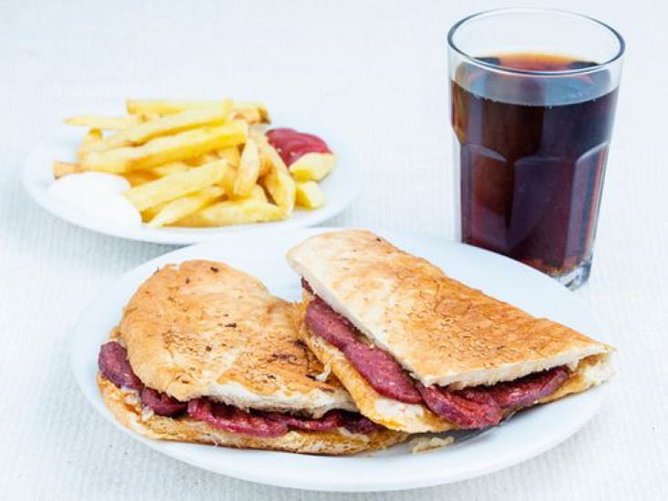 Tam Ekmek Arası Sucuklu Tost