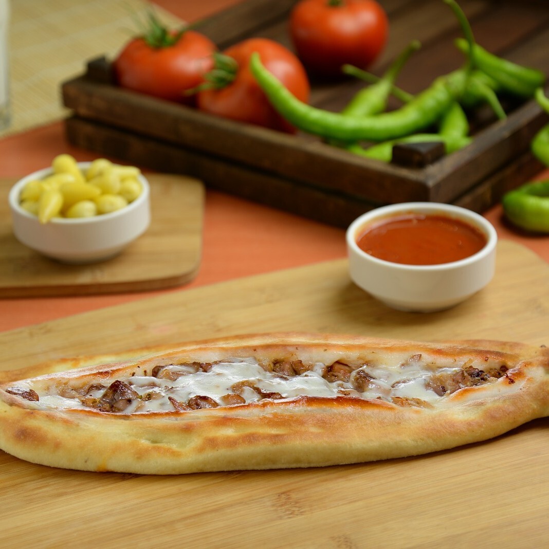 Mantarlı Kaşarlı Pide