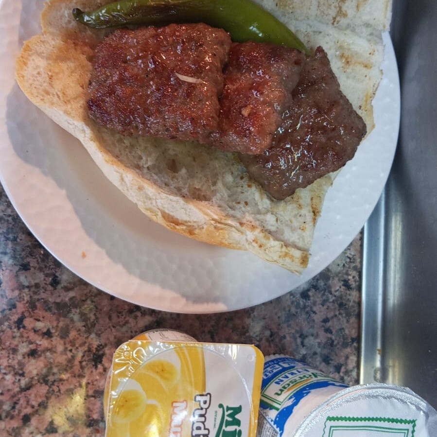 Ekmek Arası Köfte Menü