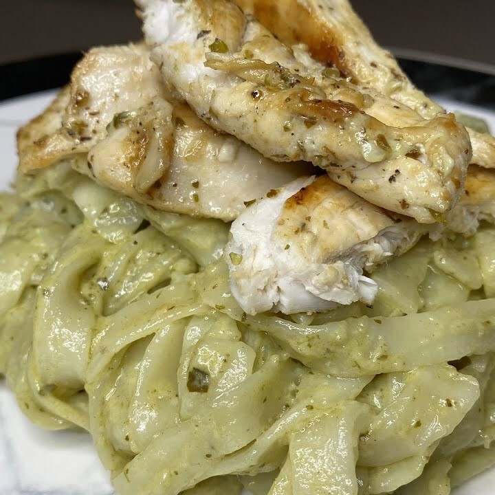 Tavuklu, Pesto Soslu Fettuccine