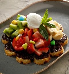 Frambuaz Soslu Meyveli Waffle