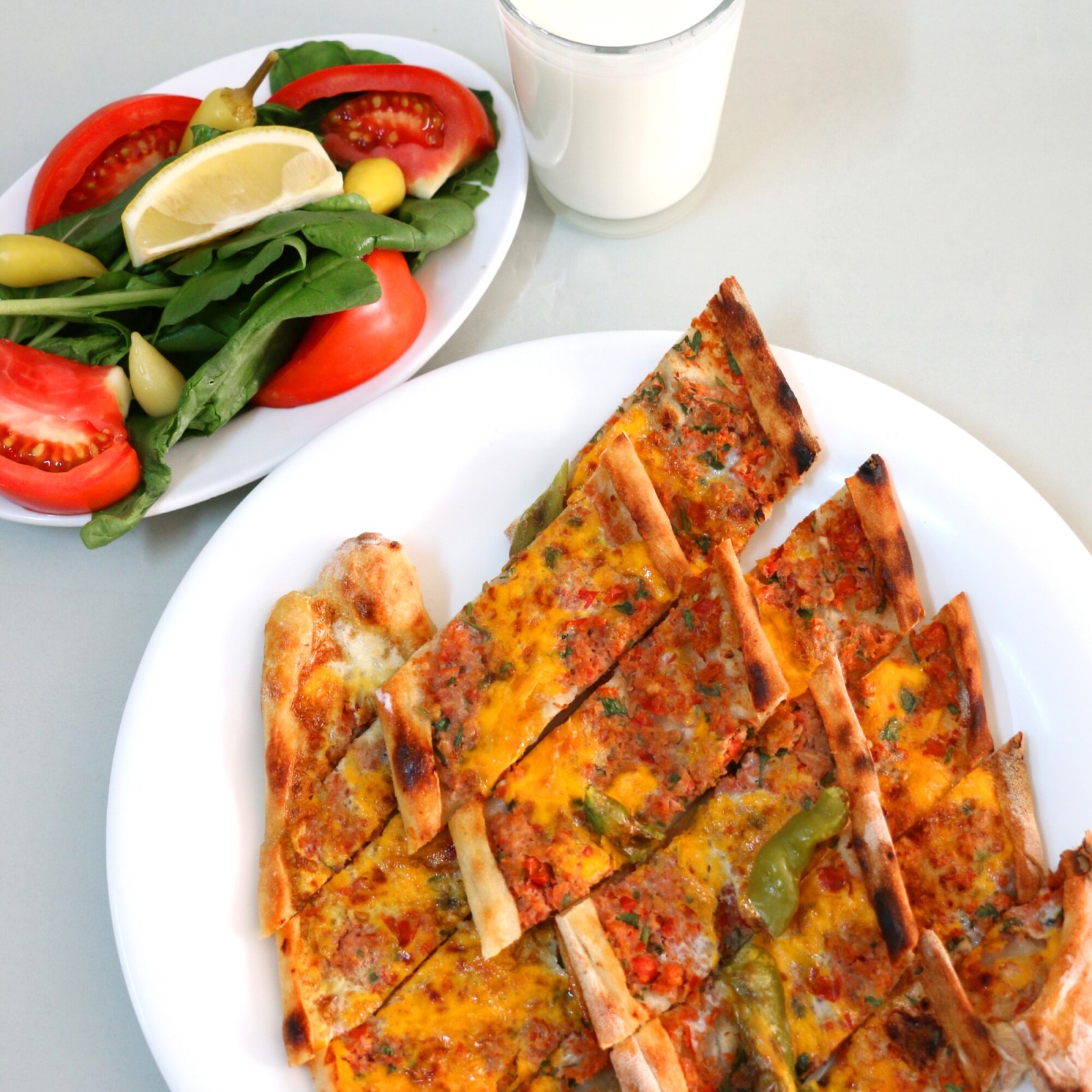 Kıymalı Yumurtalı Pide Menü