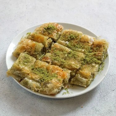 Fıstıklı Kol Böreği (1 kg.)