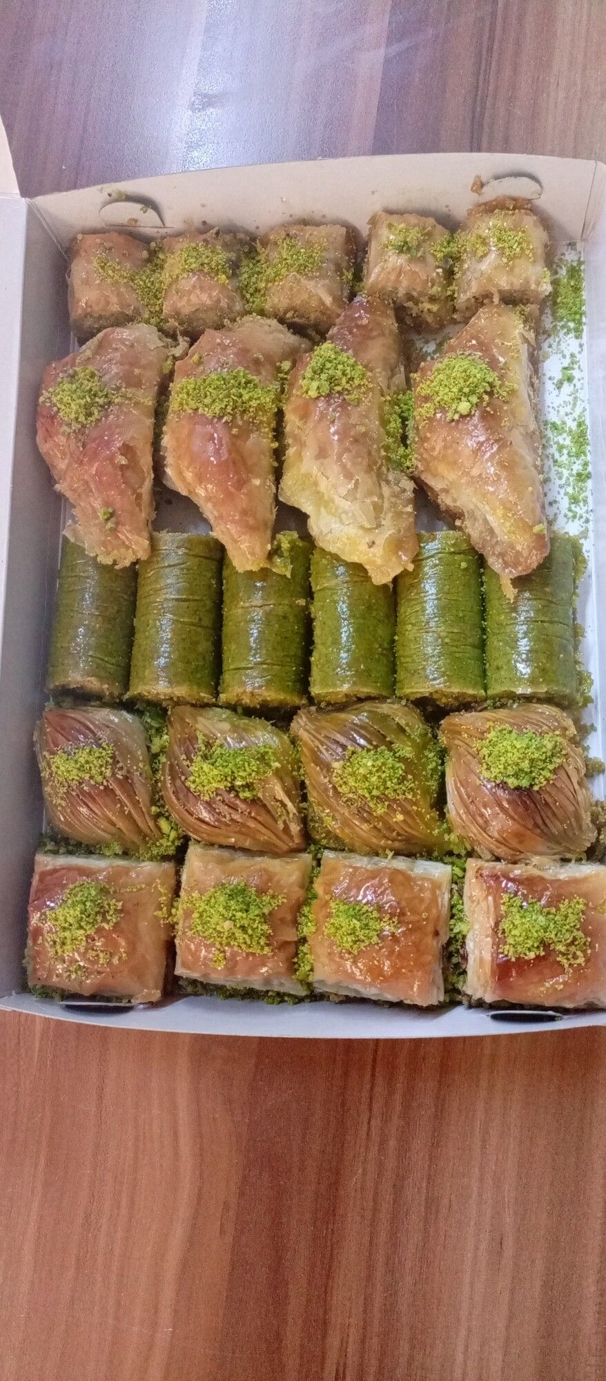 Fıstıklı Karışım Baklava (1 kg.)