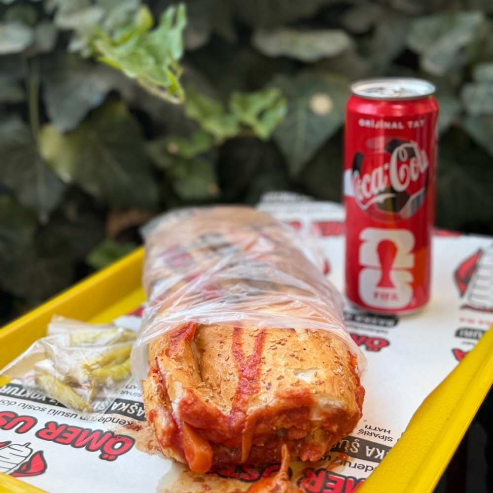 Meşhur Kadirli Sucuk Ekmek 90 Gr Menü Coca Cola 330 ml