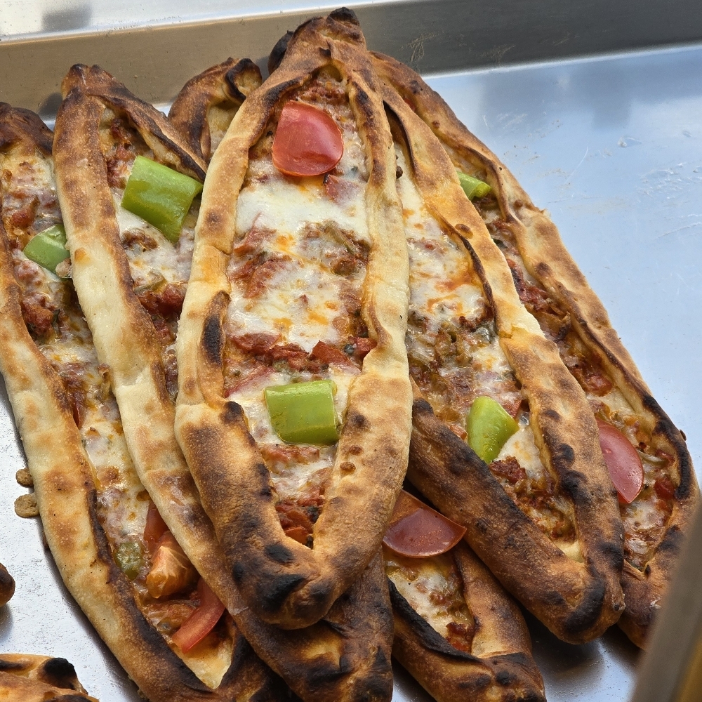 Kıymalı Kaşarlı Mini Pide