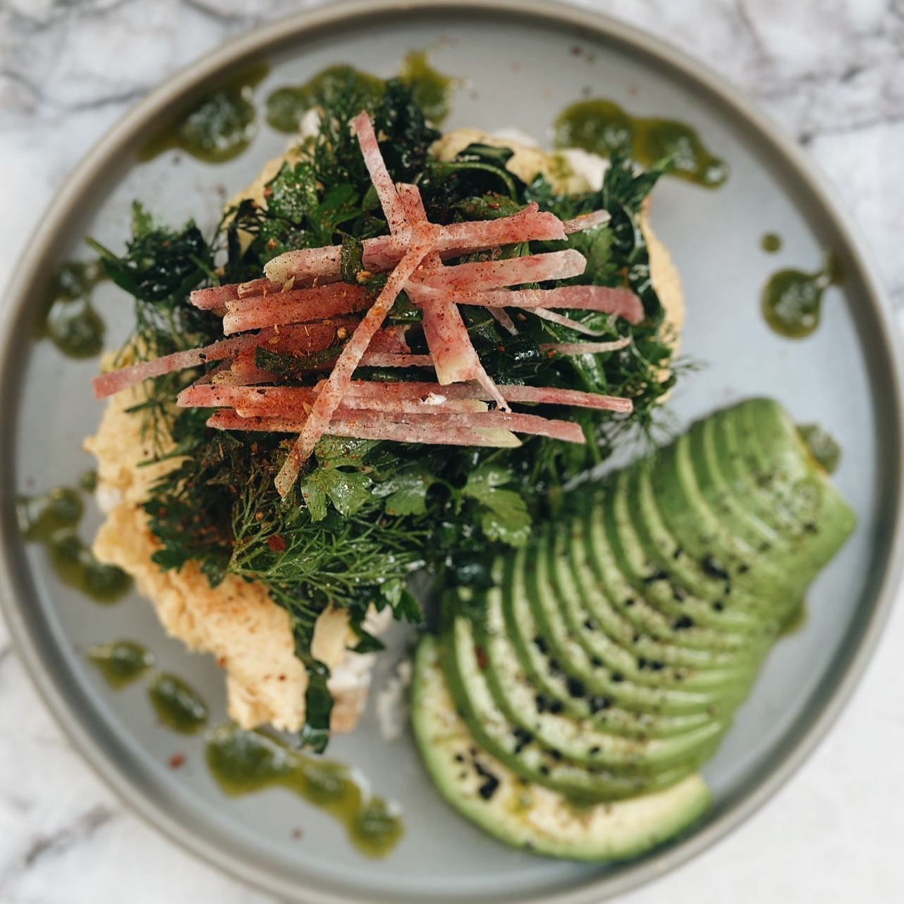 Avokado Humus Tartine
