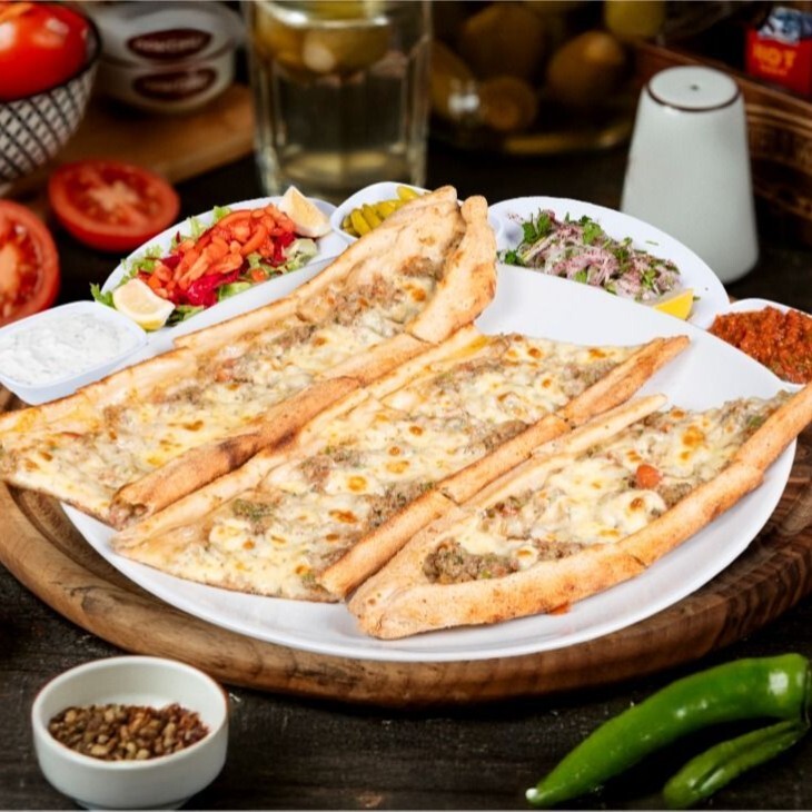 Kıymalı Kaşarlı Pide
