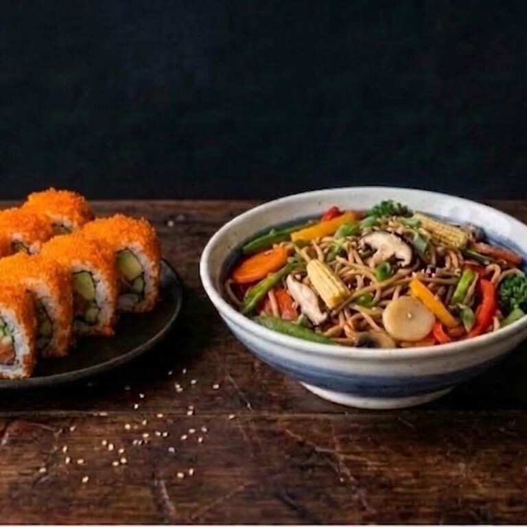 Somon Roll + Sebzeli Noodle + 1 Coca Cola 330 ml