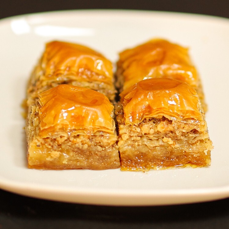 Cevizli Ev Baklavası (1 kg)