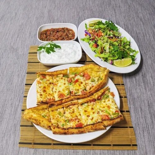 Tavuklu Pide