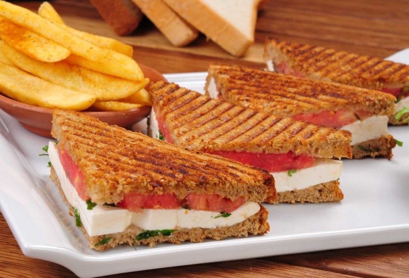 Beyaz Peynirli Kepek Ekmekli Tost +Coca Cola Menü