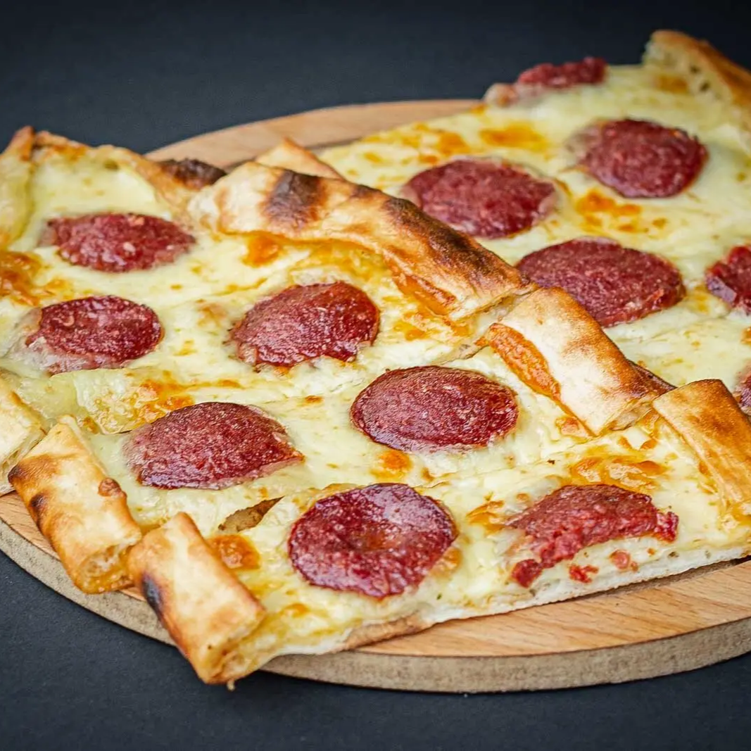 Sucuklu Kaşarlı Pide