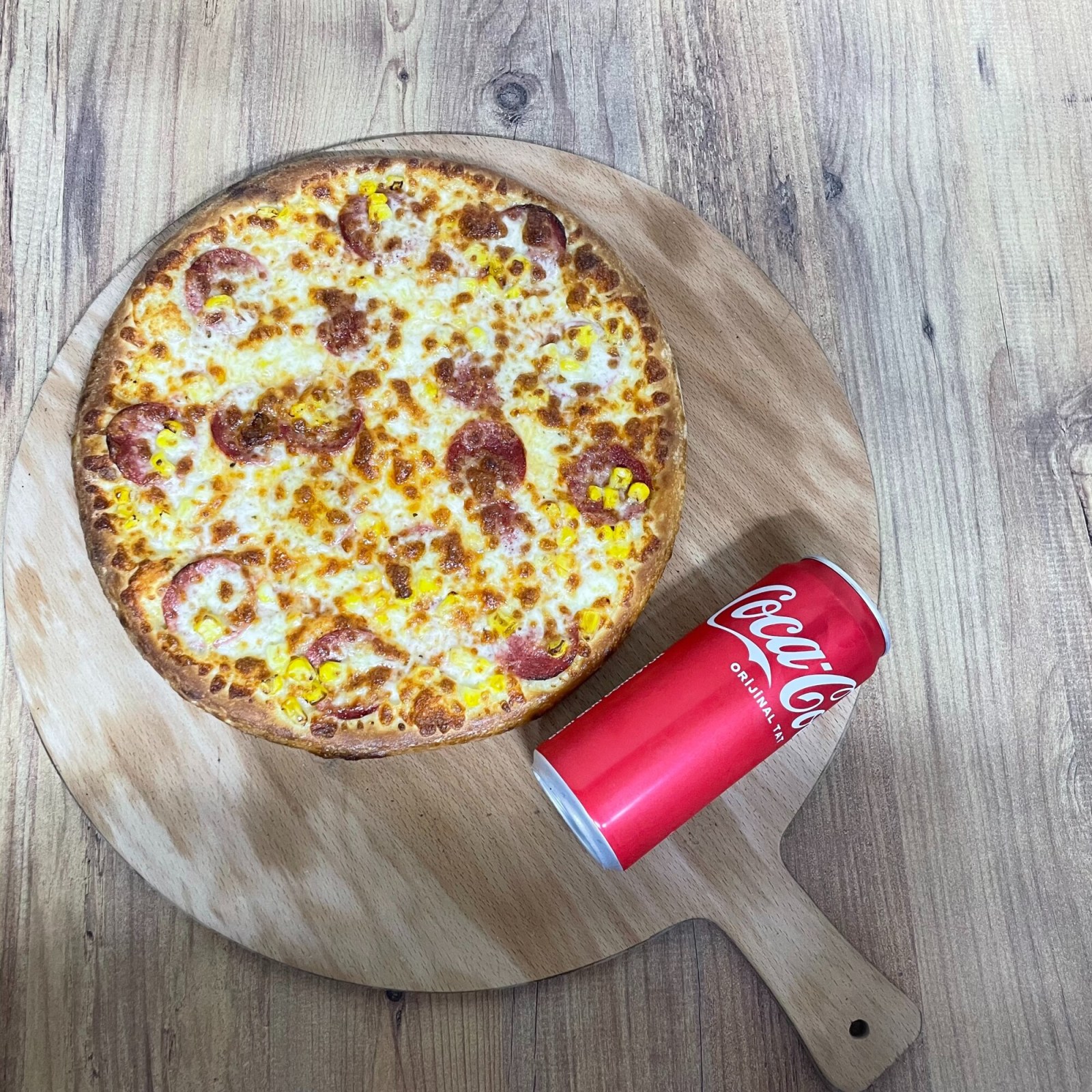 Coca Cola Orta Menü -orta classıc kutu kola