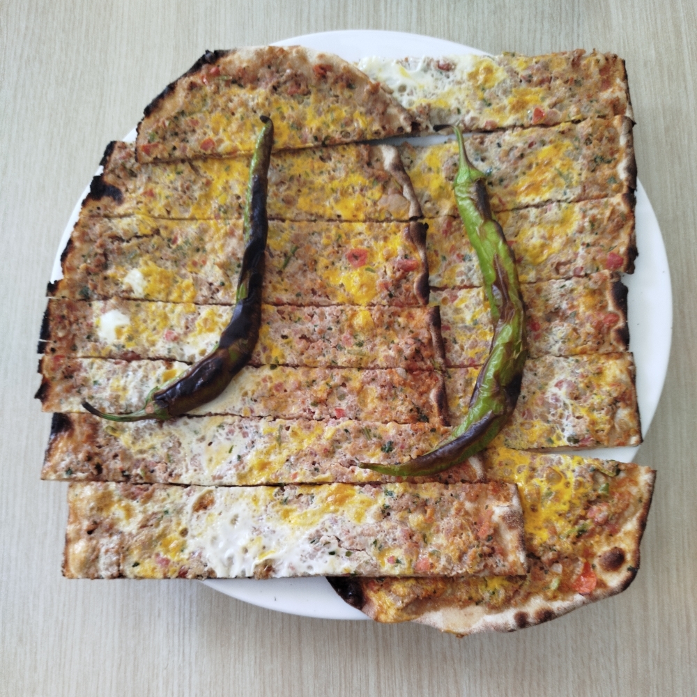 Kıymalı Yumurtalı Pide