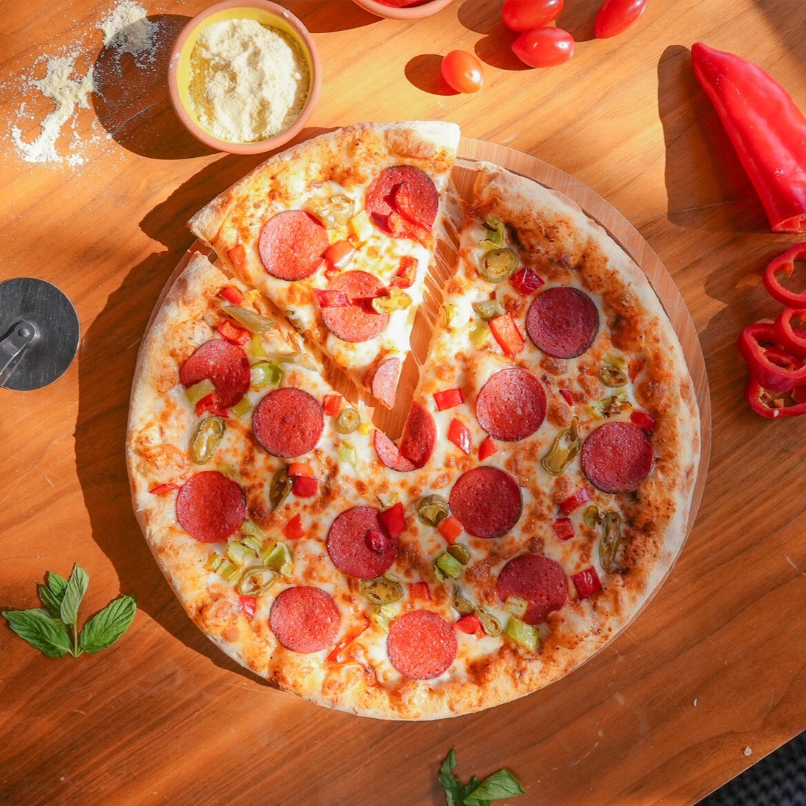 Sucuklu Biberli Pizza (Orta Boy)