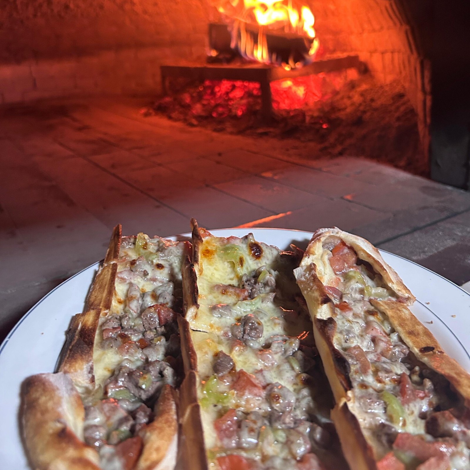Kuşbaşılı Kaşarlı Pide