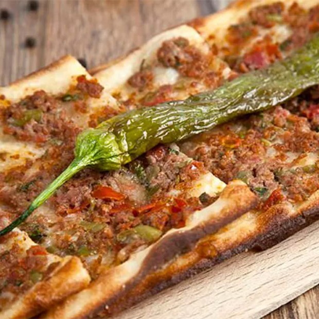 İnce Hamurlu Konya Kıymalı Pide