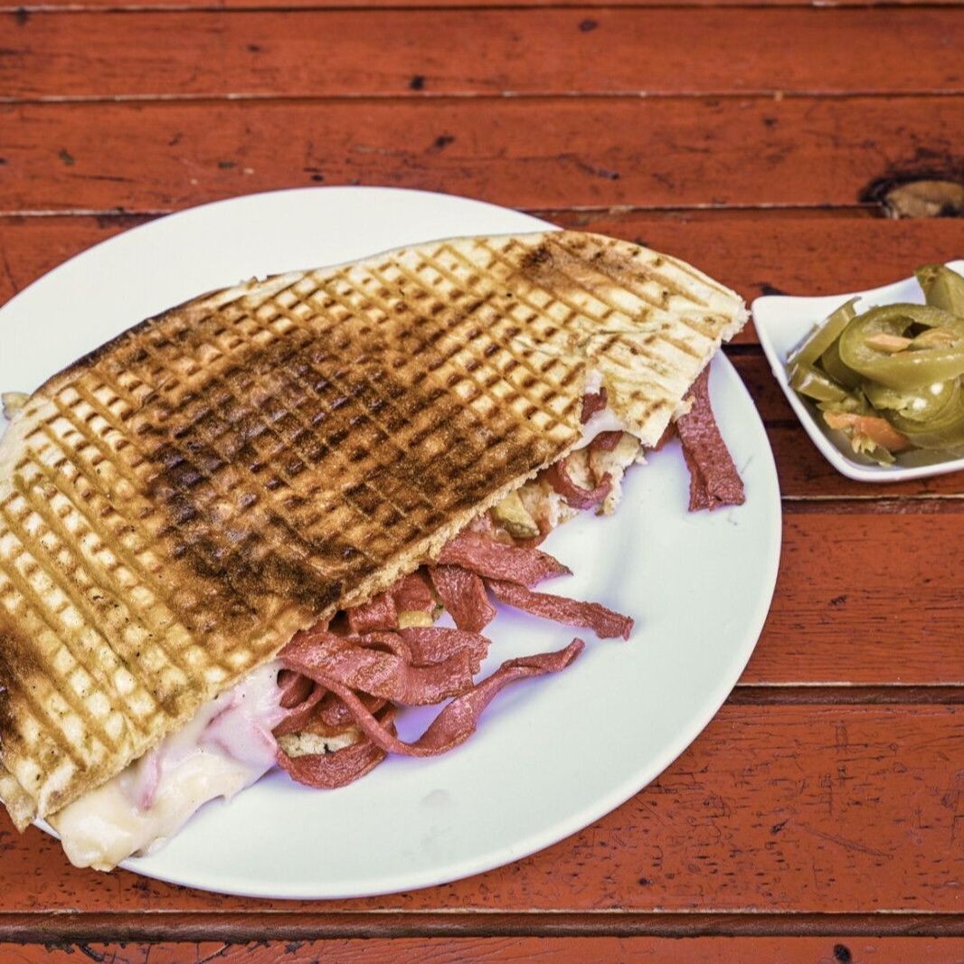 Bazlama Ekmek Arası Full Karışık Tost