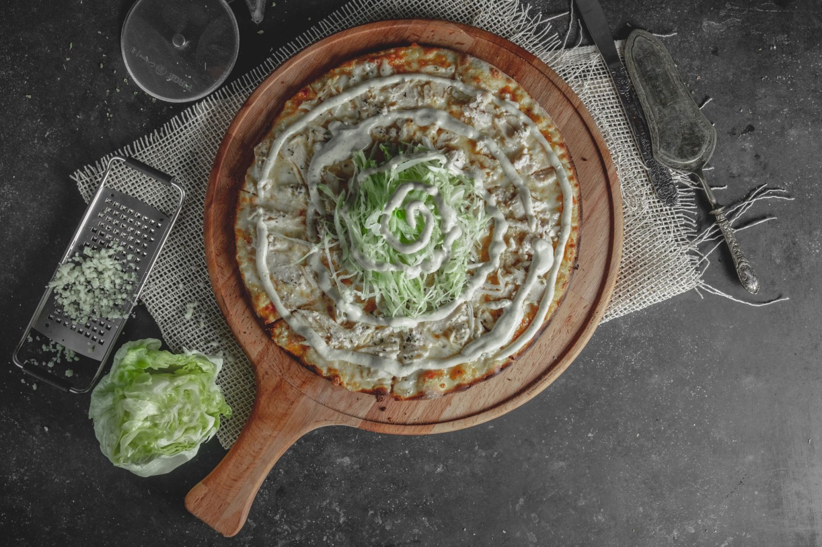 Sezar Soslu Tavuklu Pizza (Büyük Boy)