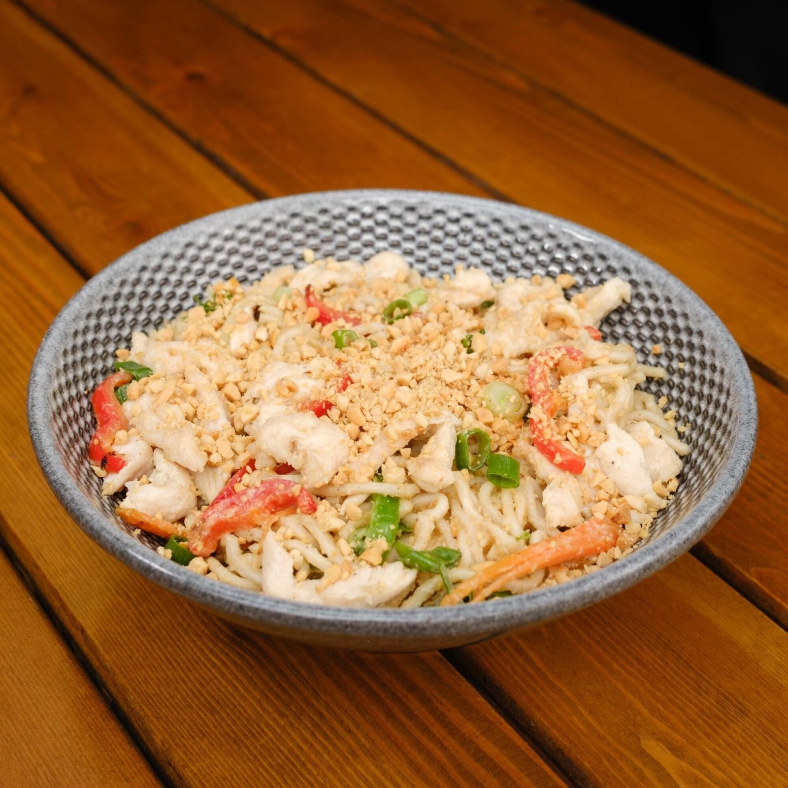 Satay Usulü Tavuklu Yerfıstığı Soslu Noodle