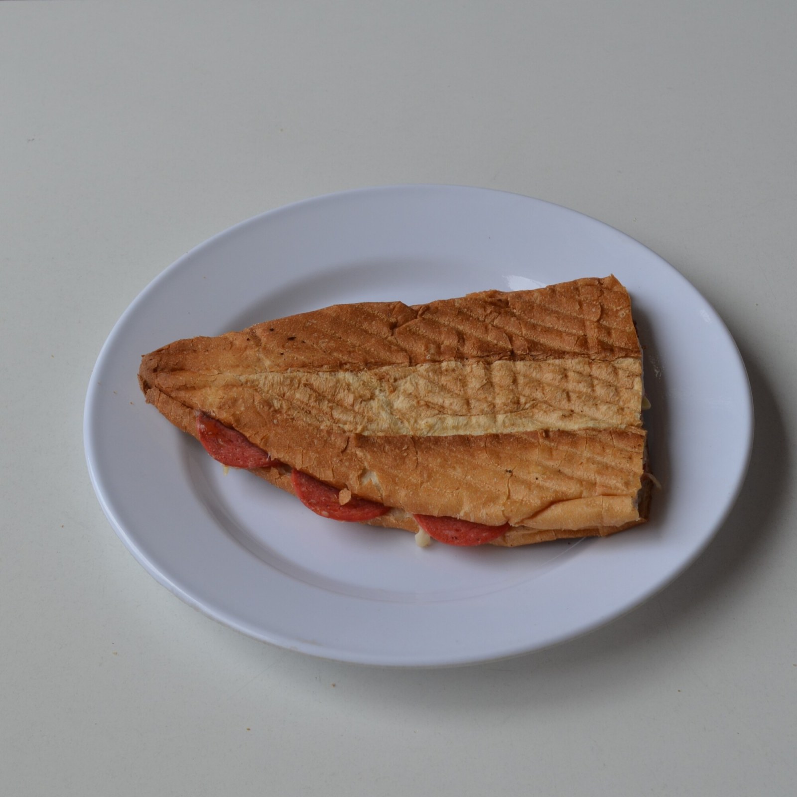 Yarım Ekmek Sucuklu Tost