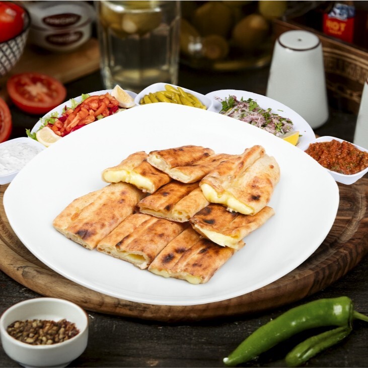 Kaşarlı Kır Pidesi