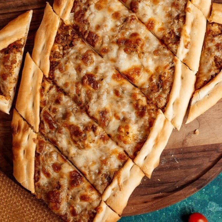 Kıymalı Kaşarlı Pide