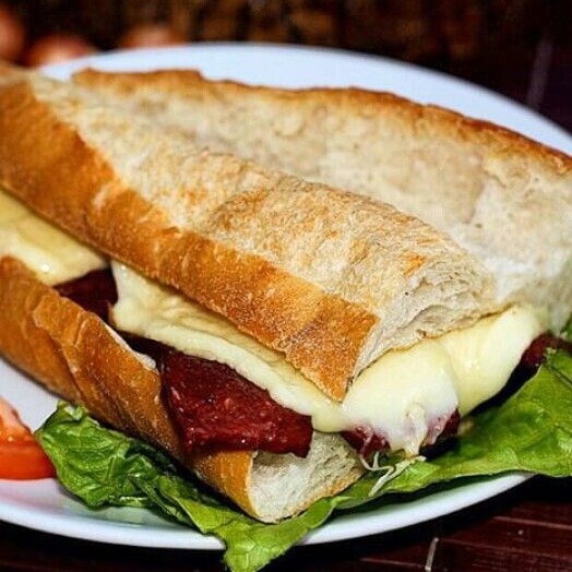 Kaşarlı Sucuk Ekmek