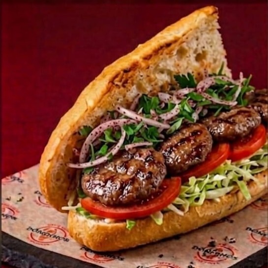 3 Çeyrek Ekmek Arası Köfte