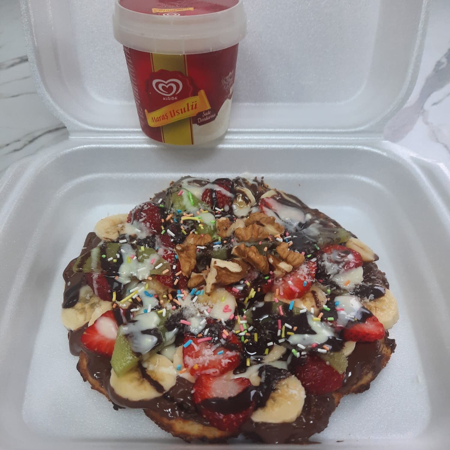 Dondurmalı Waffle nutella muz çilek kıvı sıyah beyaz cıkolata ceviz hındıstan cevızı taş çikolata